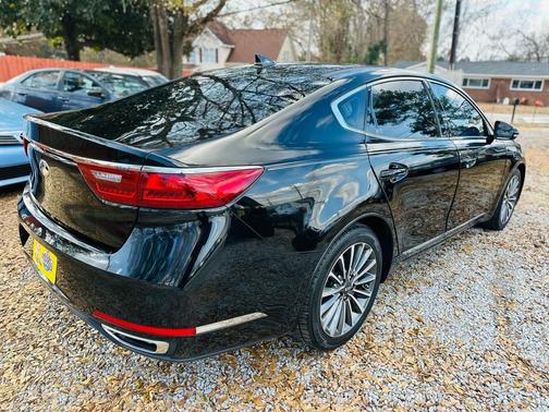 2017 Kia Cadenza Technology