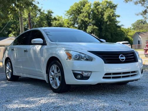 Pearl White 2015 Nissan Altima 2.5 SV