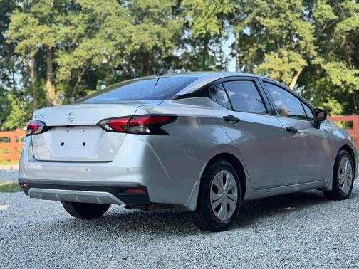 Brilliant Silver Metallic 2020 Nissan Versa 1.6 S
