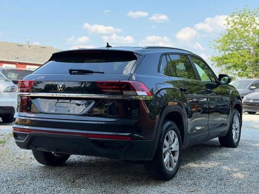 Deep Black Pearl 2020 Volkswagen Atlas Cross Sport 2.0T S