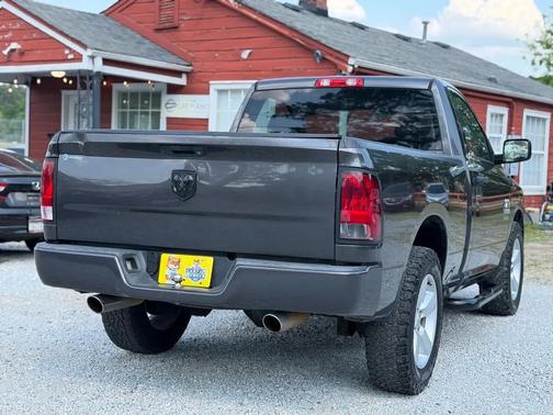 Brilliant Black Crystal Pearlcoat 2016 RAM 1500 Tradesman/Express