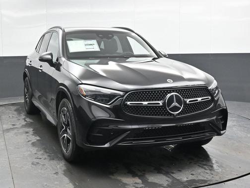 Obsidian Black Metallic 2026 Mercedes-Benz GLC 300 Base 4MATIC