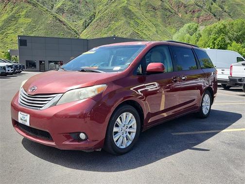 2011 Toyota Sienna XLE