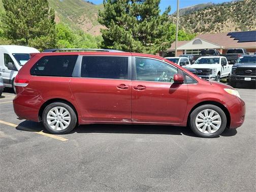 2011 Toyota Sienna XLE