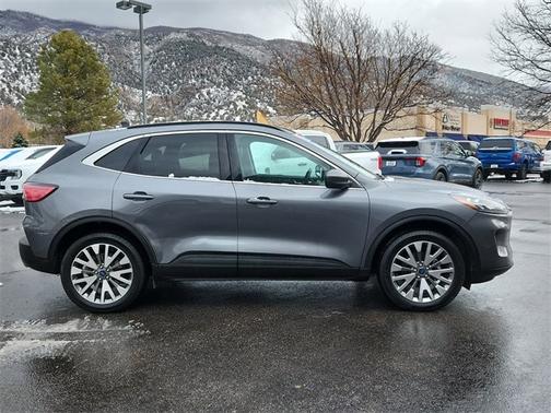 2022 Ford Escape TITANIUM