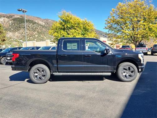 2025 Ford F-150 Lightning LARIAT