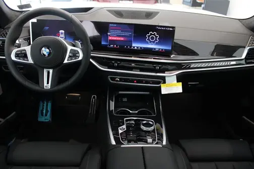 Mineral White Metallic 2027 BMW X7 M60i