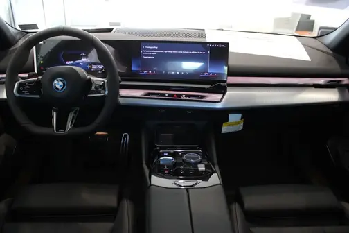 Mineral White Metallic 2027 BMW i5 xDrive40