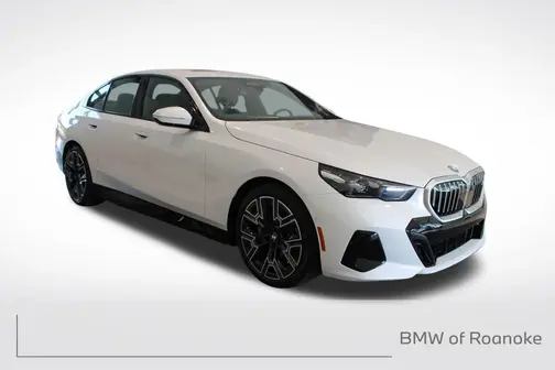 Mineral White Metallic 2027 BMW i5 xDrive40