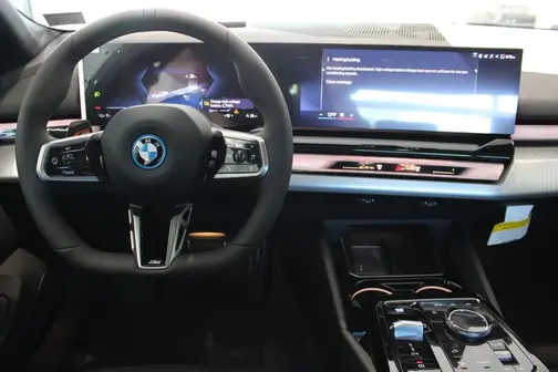 Mineral White Metallic 2027 BMW i5 xDrive40