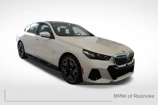 Mineral White Metallic 2026 BMW 550e 550e xDrive
