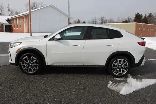 Mineral White Metallic 2026 BMW X2 xDrive28i