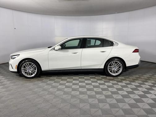 2024 BMW 530 i xDrive