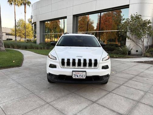 Bright White Clearcoat 2016 Jeep Cherokee Sport