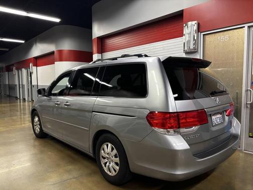 Alabaster Silver Metallic 2010 Honda Odyssey EX