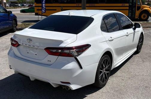 Super White 2021 Toyota Camry SE