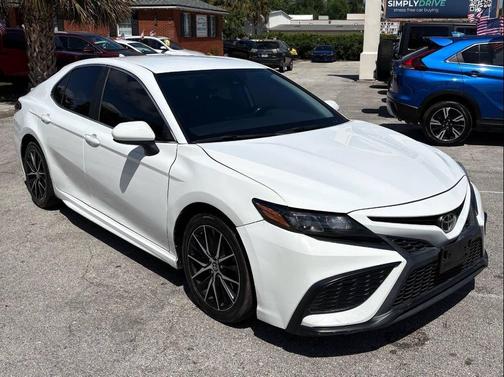 Super White 2021 Toyota Camry SE