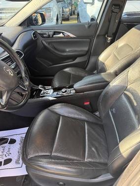 2018 INFINITI QX30 Luxury