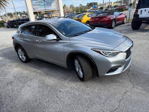2018 INFINITI QX30 Luxury