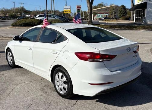 2018 Hyundai ELANTRA SE