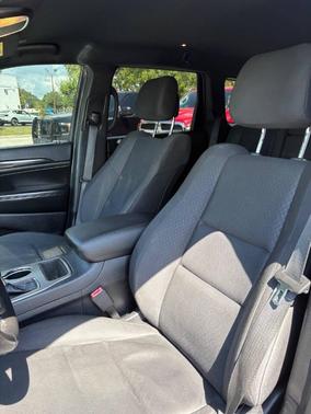 Diamond Black Crystal Pearlcoat 2019 Jeep Grand Cherokee Laredo