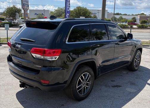 Diamond Black Crystal Pearlcoat 2019 Jeep Grand Cherokee Laredo