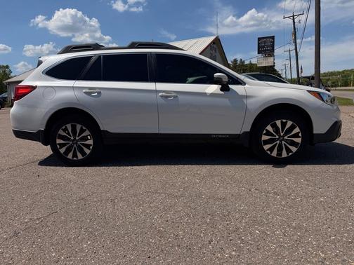 Crystal White Pearl 2017 Subaru Outback 2.5i Limited