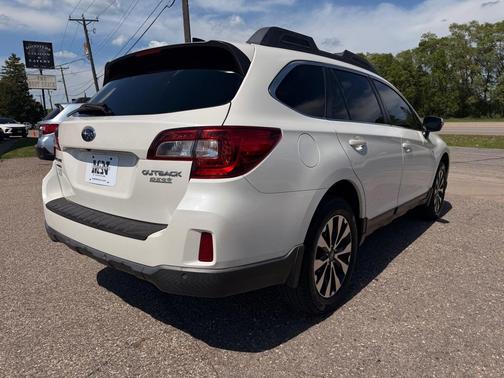 Crystal White Pearl 2017 Subaru Outback 2.5i Limited