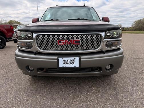 Maroon 2003 GMC Yukon XL Denali