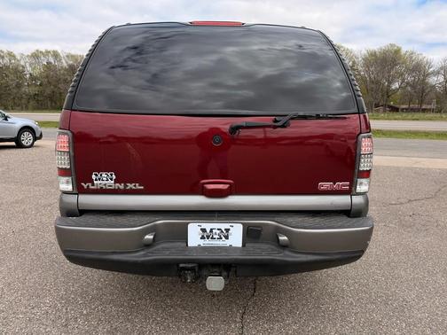 Maroon 2003 GMC Yukon XL Denali