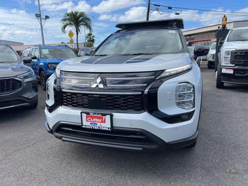 White Diamond With Black Roof 2026 Mitsubishi Outlander Trail Edition S-AWC