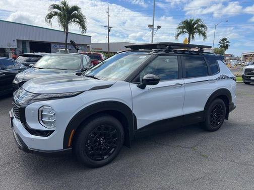 White Diamond With Black Roof 2026 Mitsubishi Outlander Trail Edition S-AWC