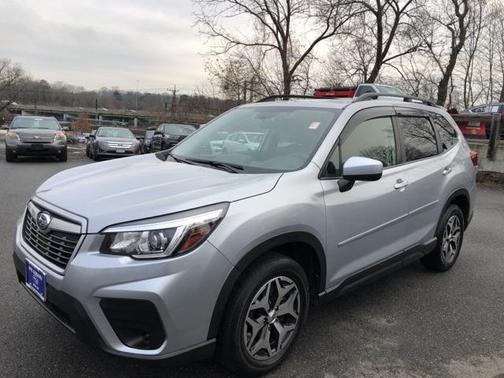 Photo 4 of 32 of 2019 Subaru Forester Premium