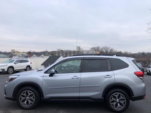 Photo 5 of 32 of 2019 Subaru Forester Premium