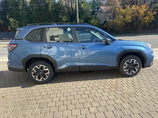 2025 Subaru Forester Base