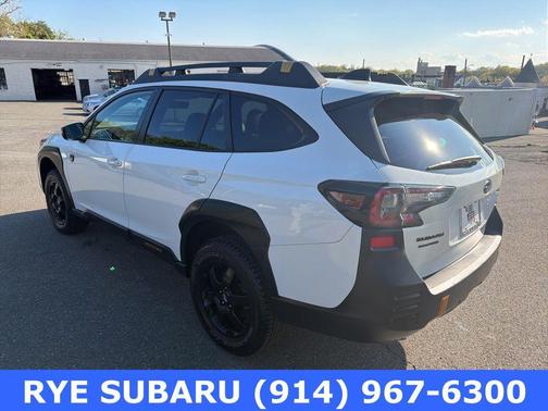 Crystal White Pearl 2023 Subaru Outback Wilderness