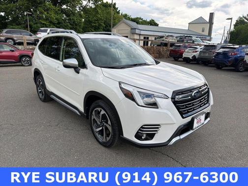 Crystal White Pearl 2022 Subaru Forester Touring