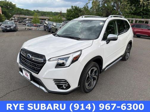 Crystal White Pearl 2022 Subaru Forester Touring