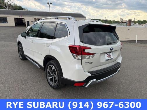 Crystal White Pearl 2022 Subaru Forester Touring