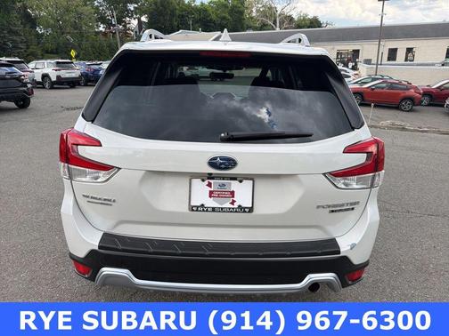 Crystal White Pearl 2022 Subaru Forester Touring