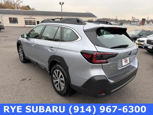 2025 Subaru Outback Base