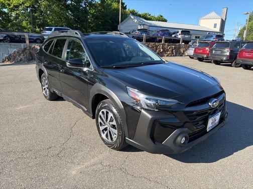 Crystal Black Silica 2023 Subaru Outback Premium