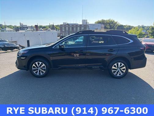 Crystal Black Silica 2023 Subaru Outback Premium