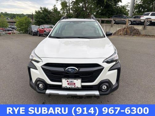 Crystal White Pearl 2023 Subaru Outback Limited
