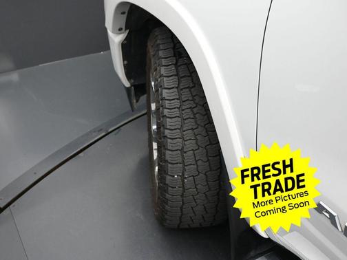 Ivory White Tri-Coat Pearlcoat 2020 RAM 1500 Laramie