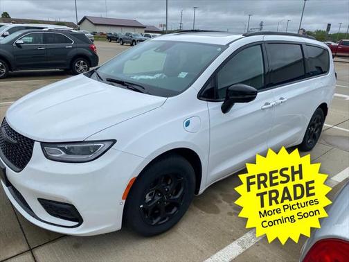 2024 Chrysler Pacifica Hybrid Premium S Appearance Pkg