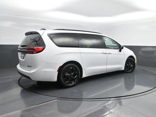 2024 Chrysler Pacifica Hybrid Premium S Appearance Pkg