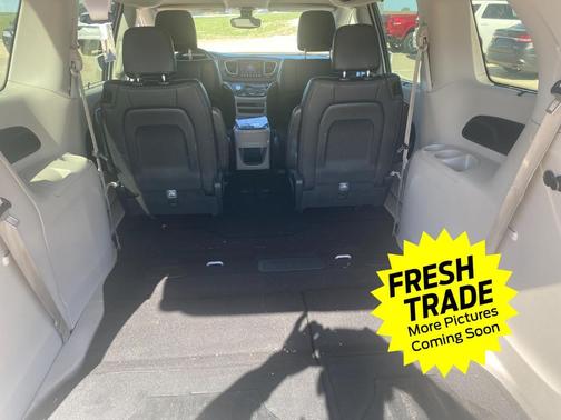 Bright White Clearcoat 2017 Chrysler Pacifica Touring-L
