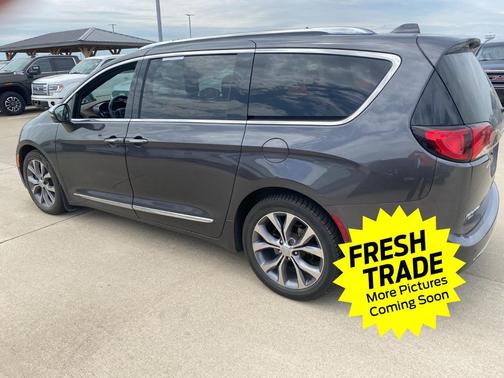 Granite Crystal Metallic Clearcoat 2020 Chrysler Pacifica Limited