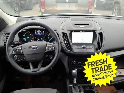Photo 2 of 4 of 2017 Ford Escape SE